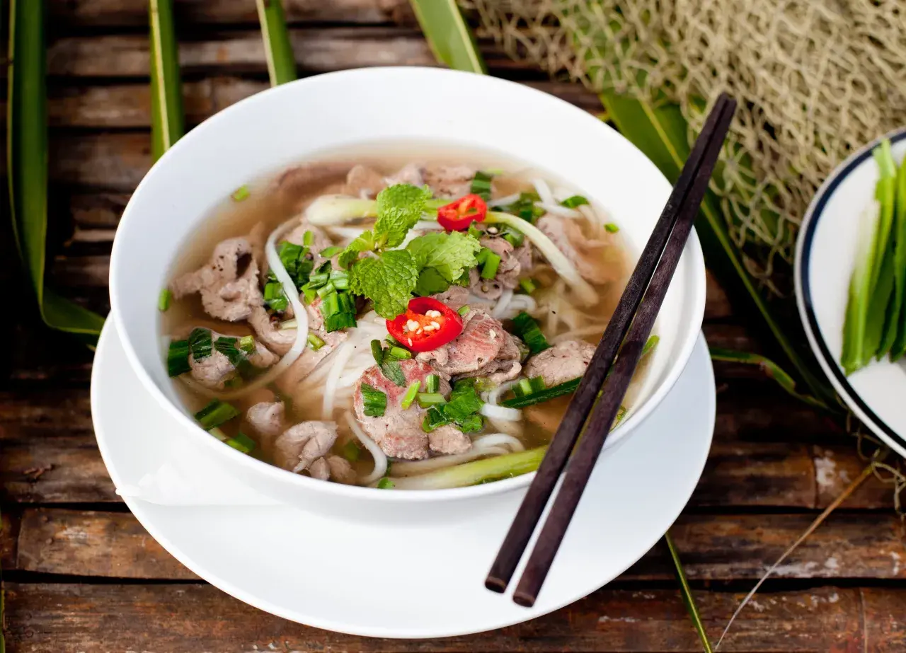 Asiatische Suppen: Einfache Rezepte & Tipps für Ramen, Pho & Co.
